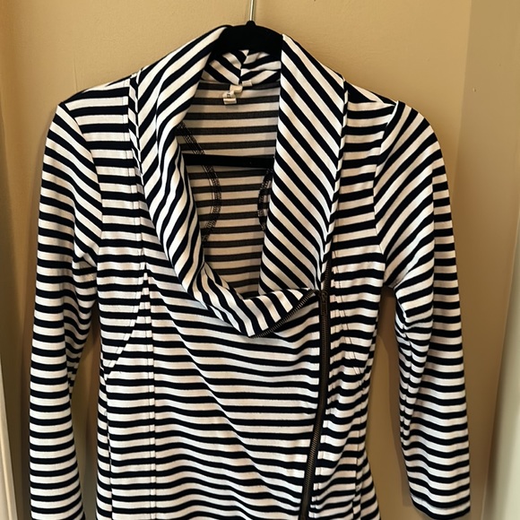 Navy and White striped jacket with pockets, Offset zipper in the front. - Picture 2 of 6